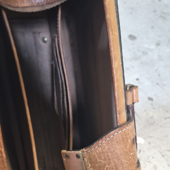 Classic Brown Leather Men's Briefcase - Picture 14 of 16